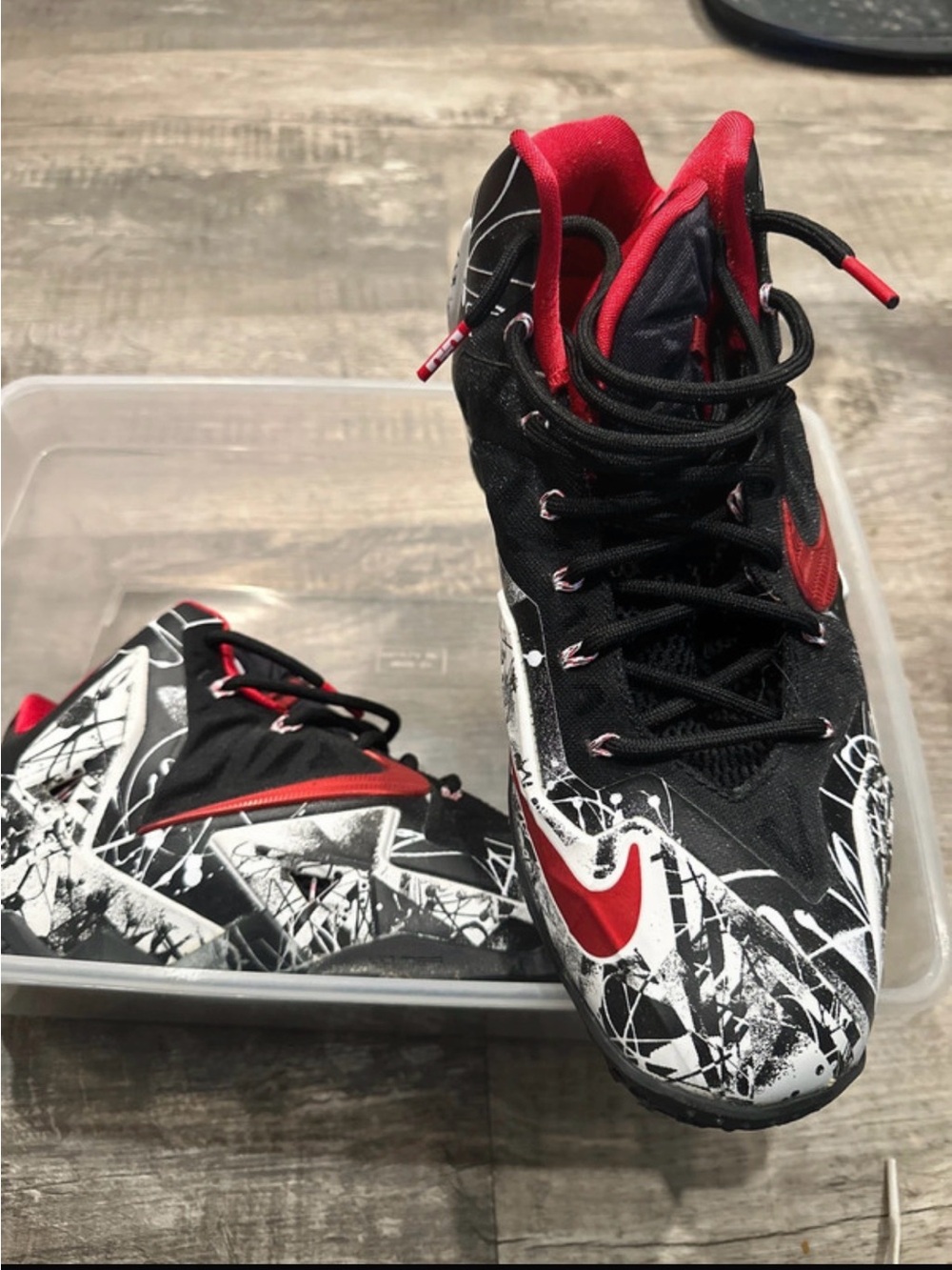 LeBron 11’s graffiti sneaker - Picture 2 of 3